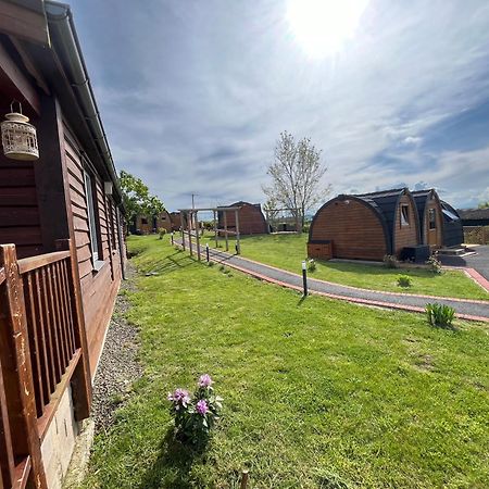 Hedgehog Glamping Pod School House Farm Hotel Leighton  Luaran gambar