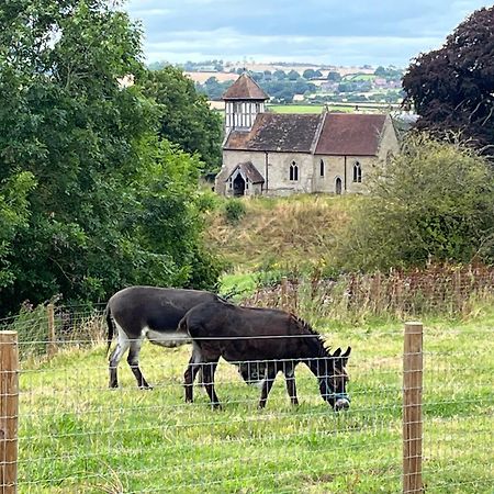 Hedgehog Glamping Pod School House Farm Hotel Leighton  Luaran gambar