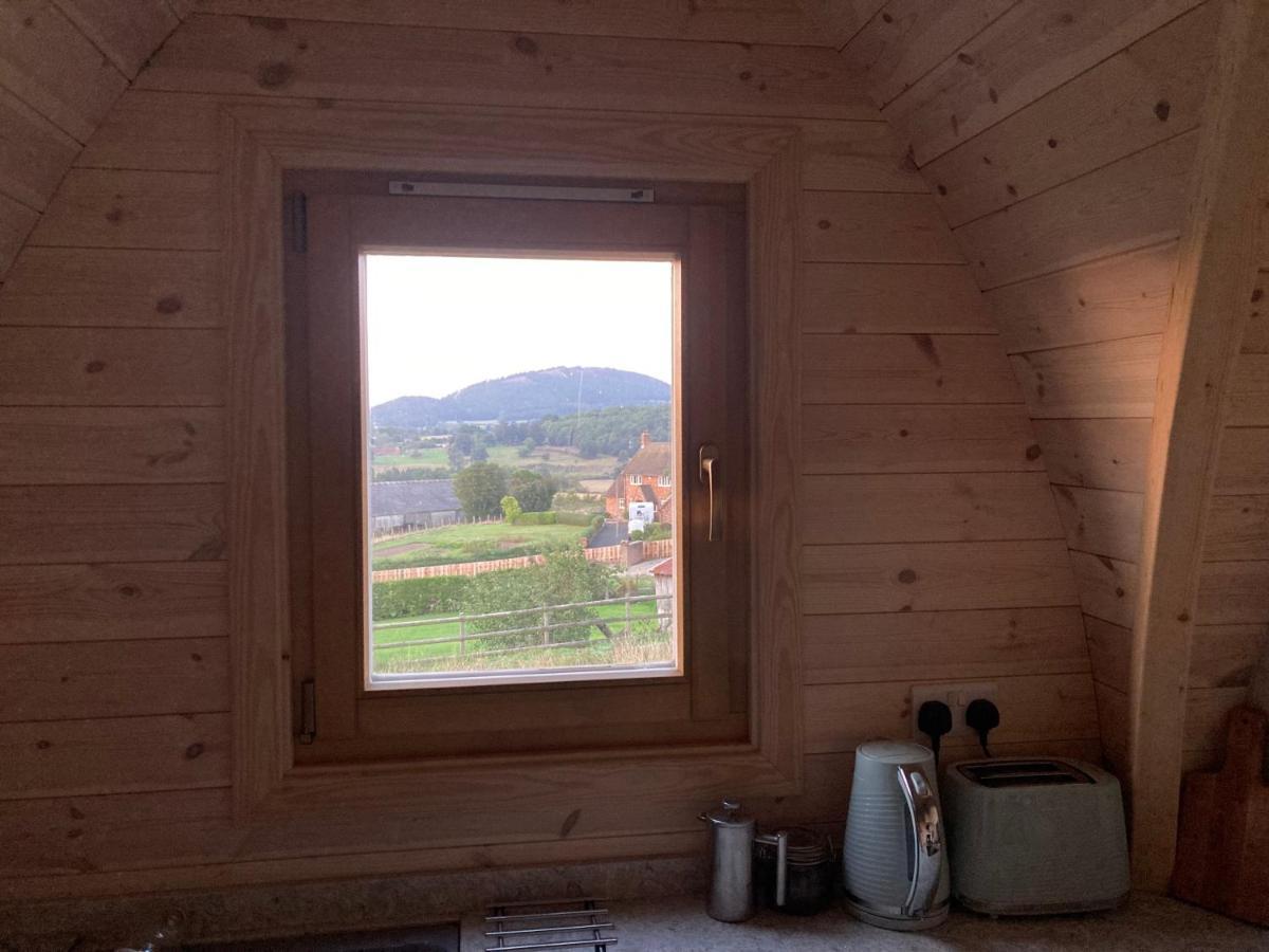 Hedgehog Glamping Pod School House Farm Hotel Leighton  Luaran gambar