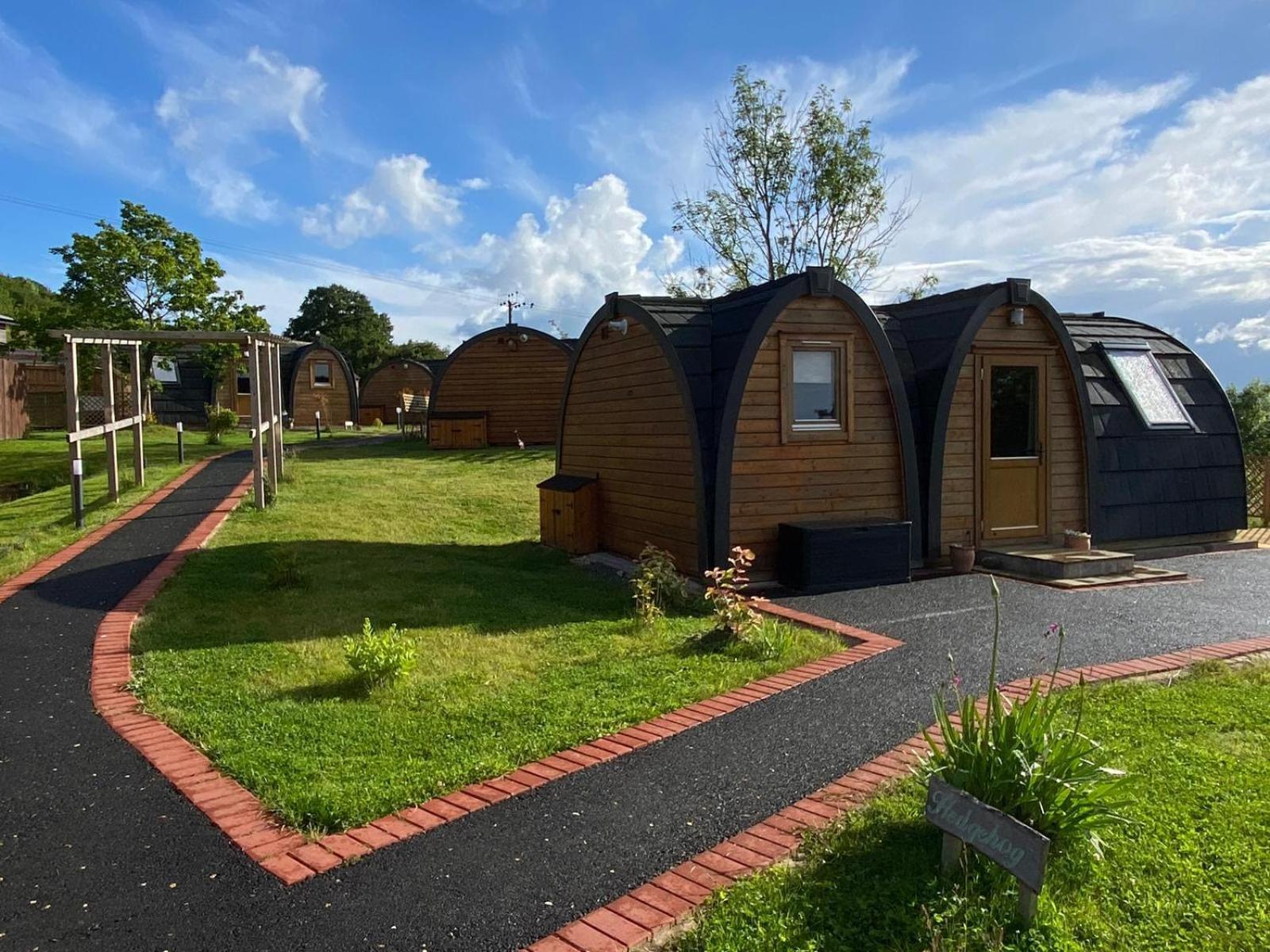 Hedgehog Glamping Pod School House Farm Hotel Leighton  Luaran gambar
